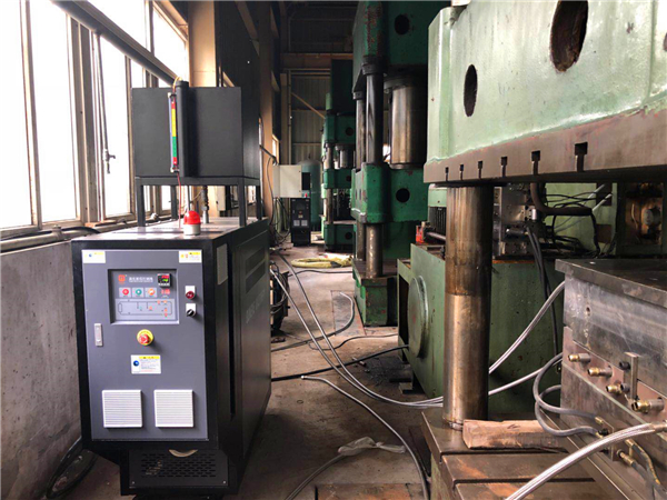 300度油溫機怎么配套在犁刀干燥機上？
